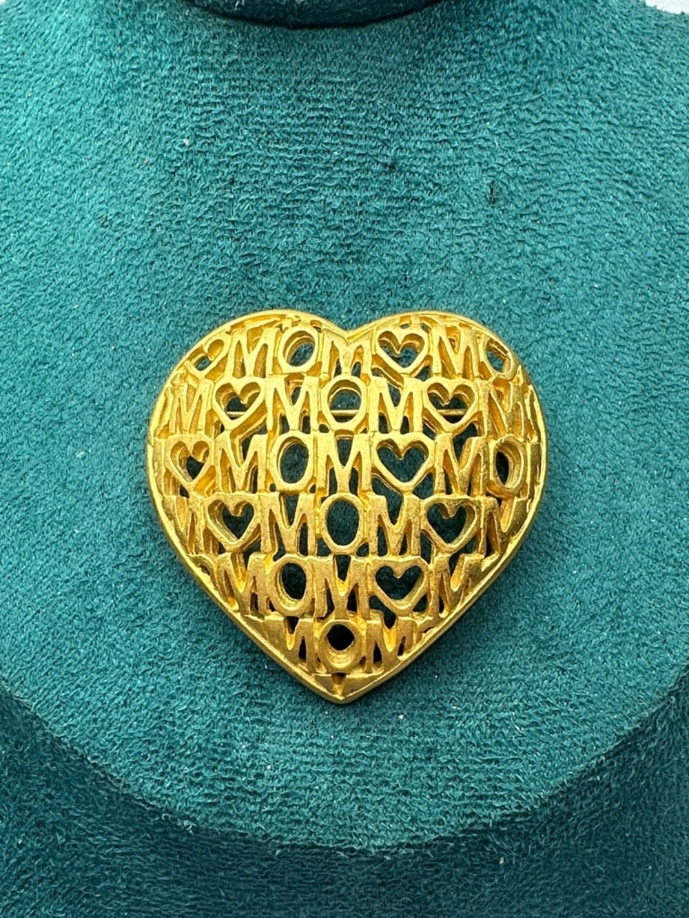 Gold Heart MOM Script Brooch Pin